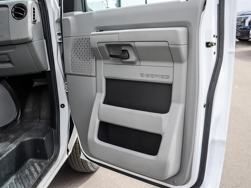 2023 Ford E-Series Cutaway E-450 Drw 158