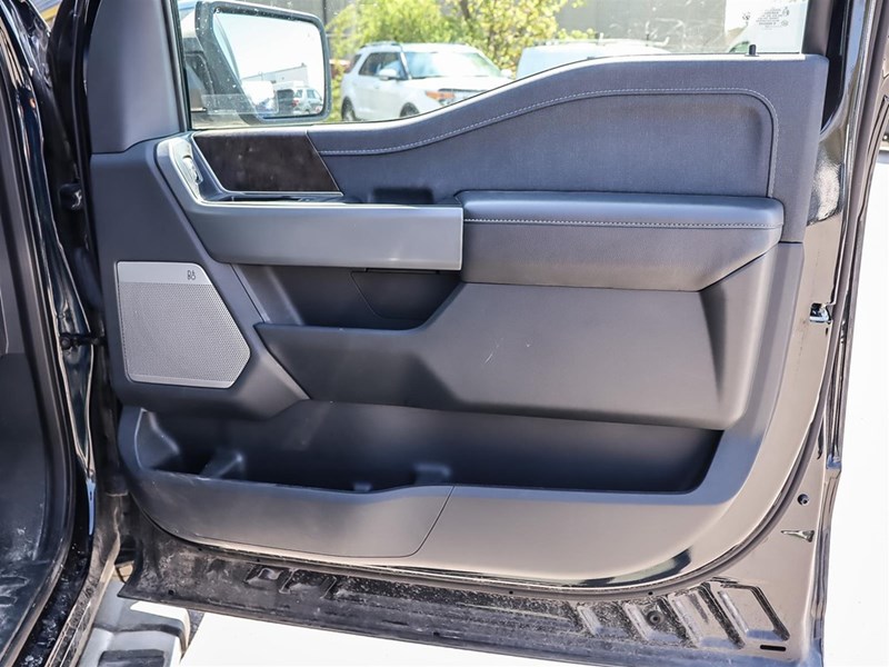 2023 FORD F-150 LARIAT 4X4 | CREW | 5.5' BOX | ROOF | 20