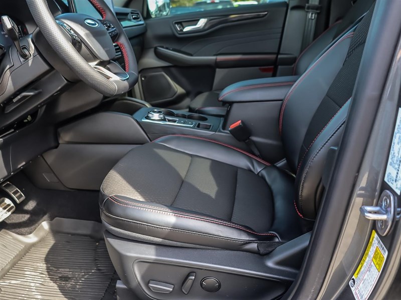 2024 FORD ESCAPE ST-LINE AWD | LOW KM | MOONROOF | TECH PKG