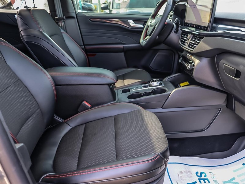 2024 FORD ESCAPE ST-LINE AWD | LOW KM | MOONROOF | TECH PKG