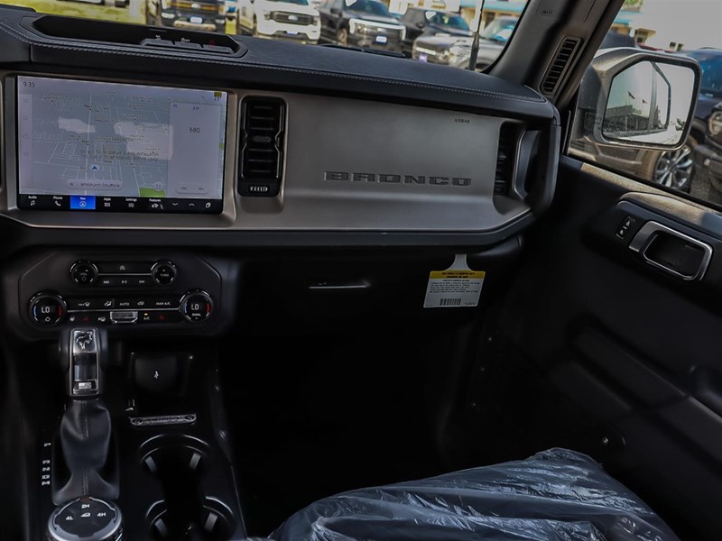 2025 FORD BRONCO OUTER BANKS 4 DOOR 4X4
