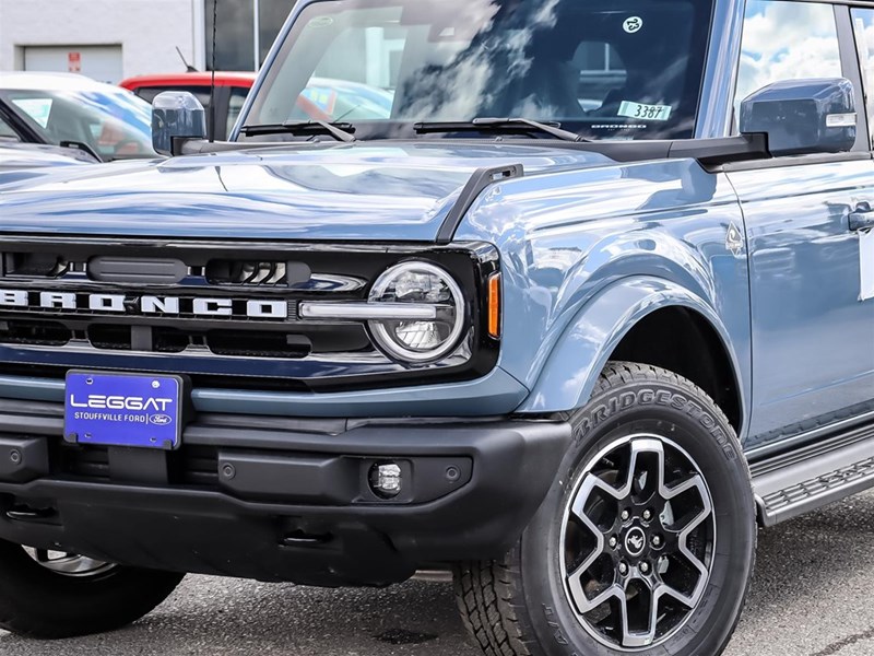 2025 Ford Bronco Outer Banks 4 Door 4x4