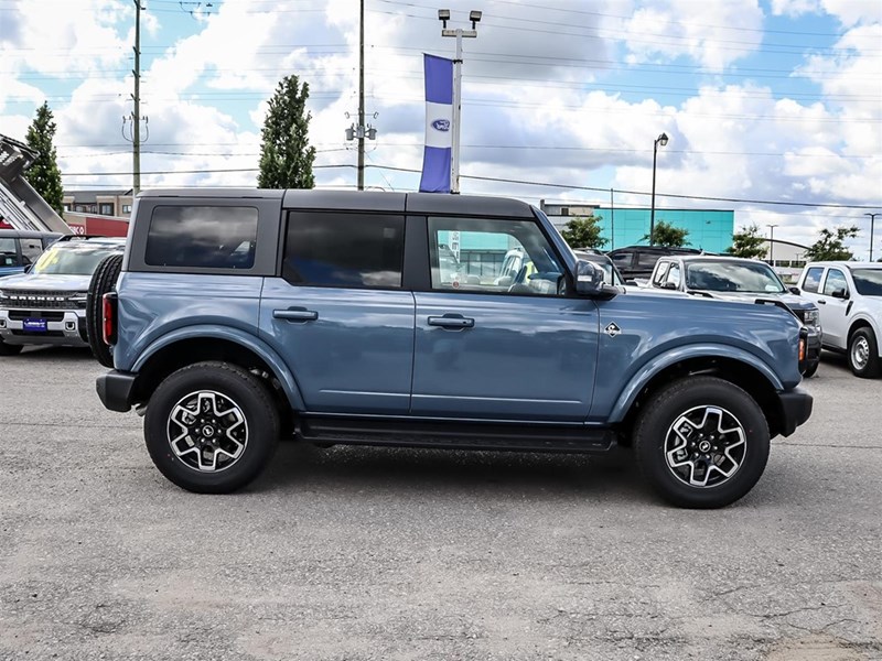 2025 Ford Bronco Outer Banks 4 Door 4x4