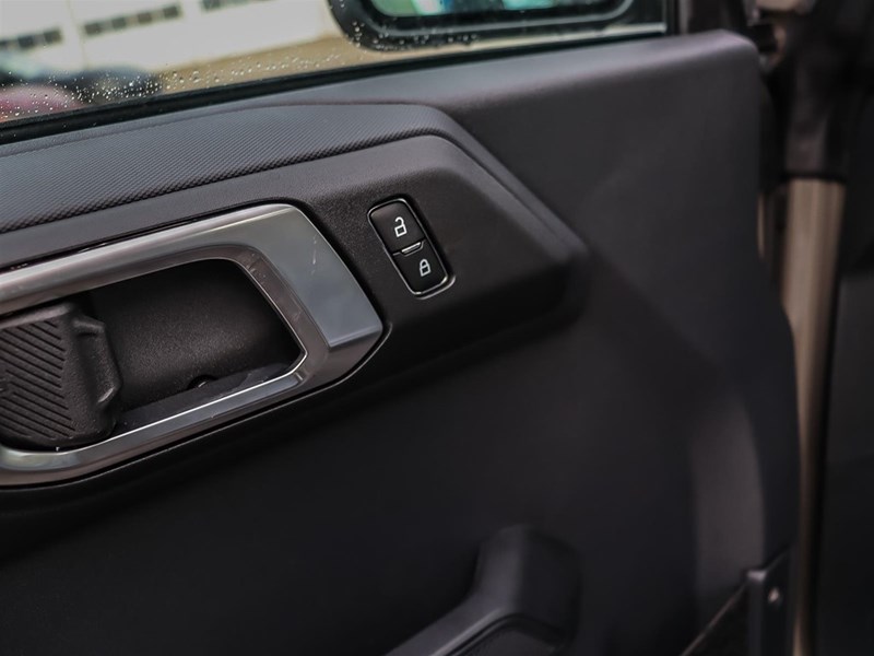 2025 FORD BRONCO BASE 4 DOOR 4X4