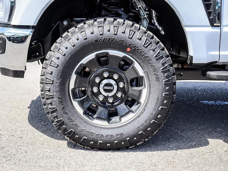 2025 FORD F-250 XLT 4WD CREW CAB 6.75' BOX
