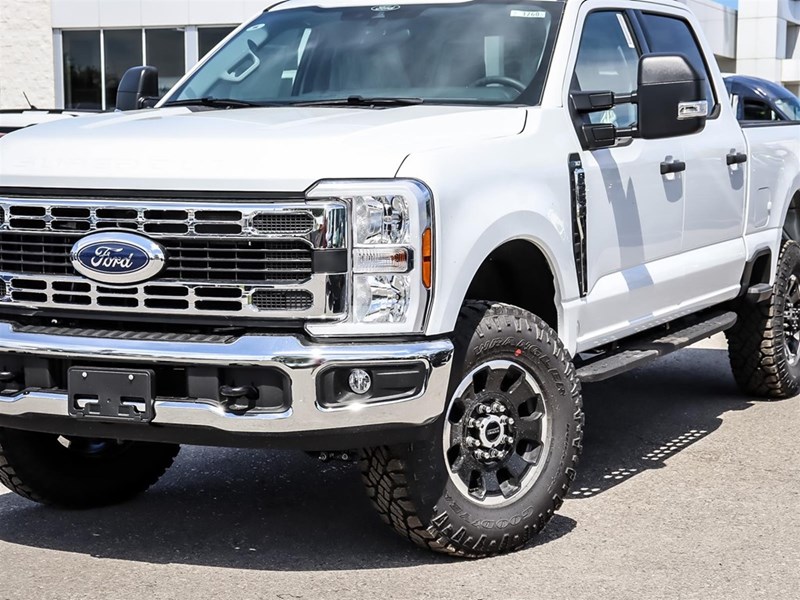 2025 FORD F-250 XLT 4WD CREW CAB 6.75' BOX