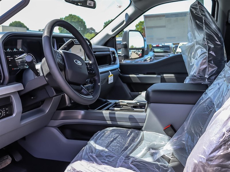 2025 FORD F-250 XLT 4WD CREW CAB 6.75' BOX