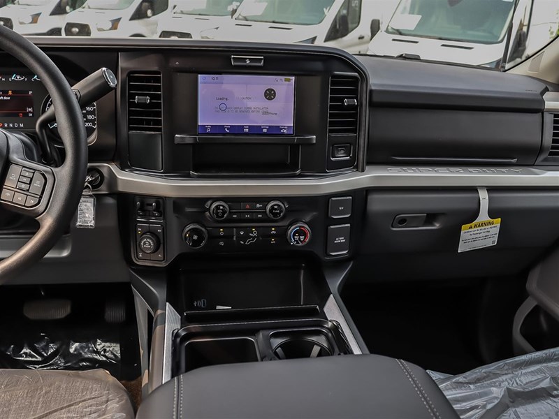 2025 FORD F-250 XLT 4WD CREW CAB 6.75' BOX