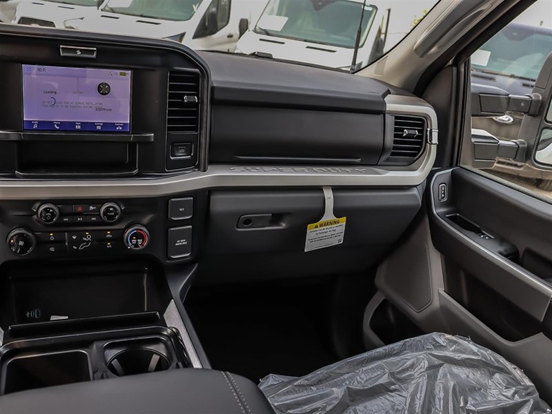 2025 FORD F-250 XLT 4WD CREW CAB 6.75' BOX