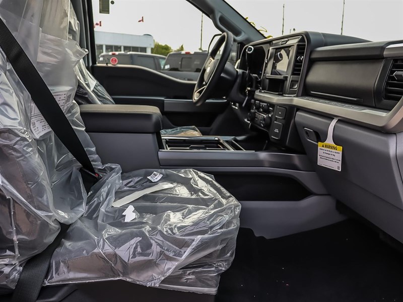 2025 FORD F-250 XLT 4WD CREW CAB 6.75' BOX