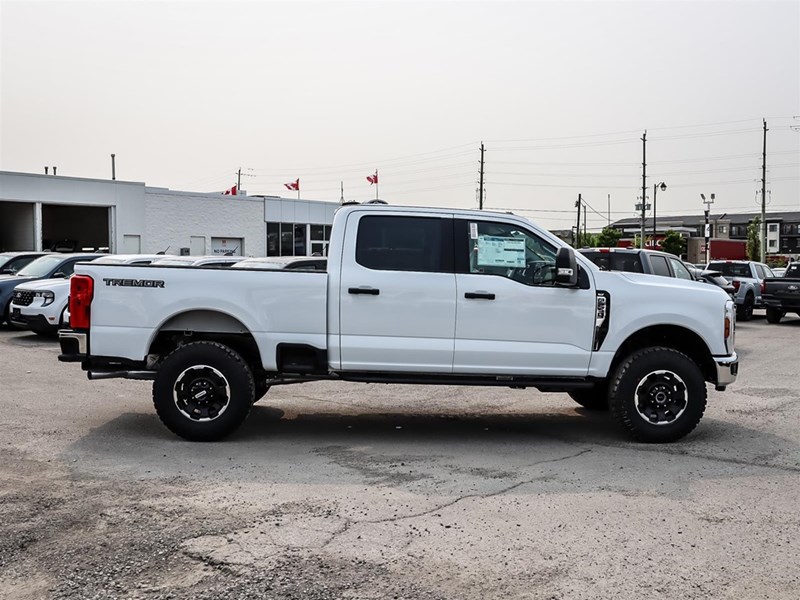 2025 FORD F-250 XLT 4WD CREW CAB 6.75' BOX