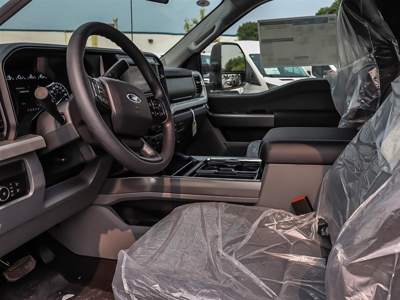 2025 FORD F-250 XLT 4WD CREW CAB 6.75' BOX