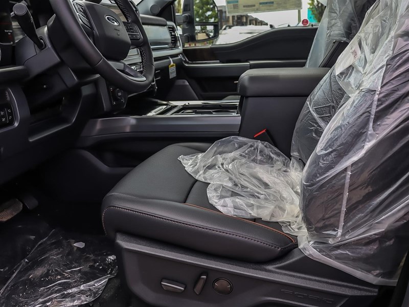 2025 FORD F-350 LARIAT 4WD CREW CAB 6.75' BOX