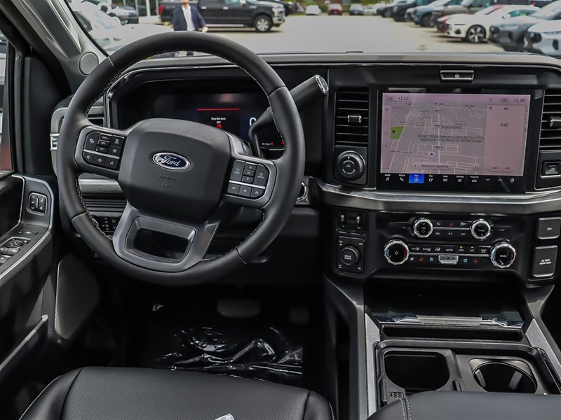 2025 FORD F-350 LARIAT 4WD CREW CAB 6.75' BOX