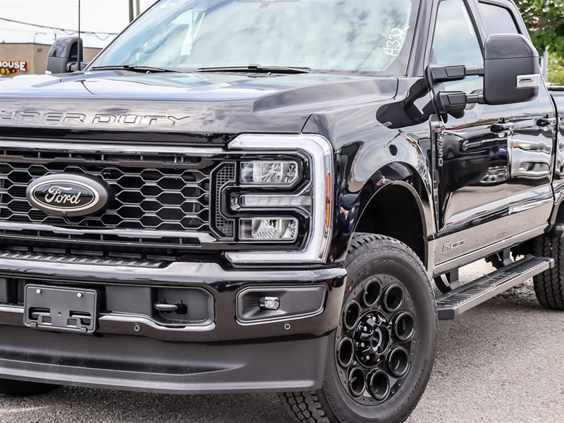 2025 FORD F-350 LARIAT 4WD CREW CAB 6.75' BOX