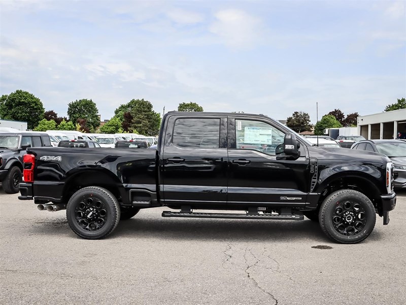 2025 FORD F-350 LARIAT 4WD CREW CAB 6.75' BOX