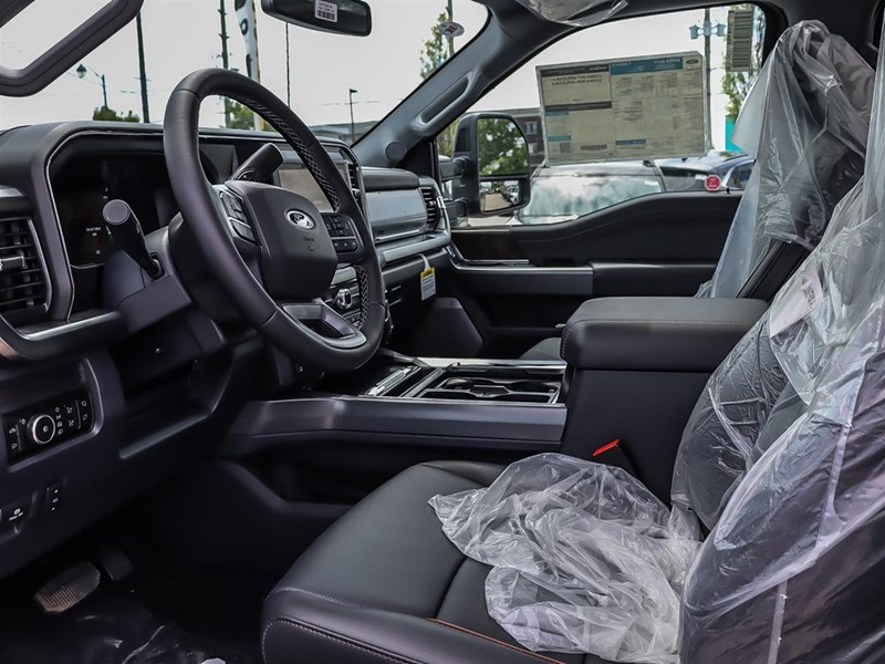 2025 FORD F-350 LARIAT 4WD CREW CAB 6.75' BOX