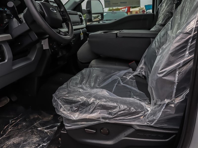 2025 FORD F-350 XLT 4WD CREW CAB 6.75' BOX