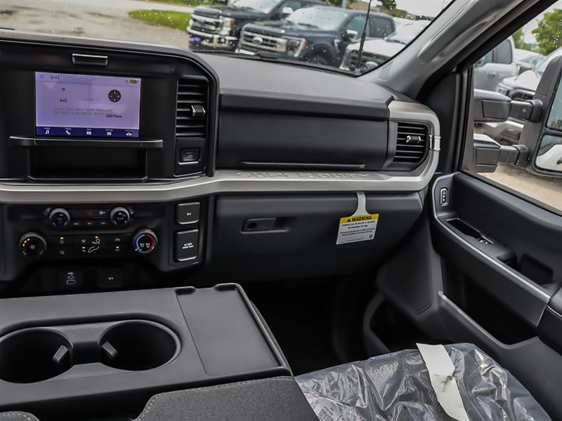 2025 FORD F-350 XLT 4WD CREW CAB 6.75' BOX