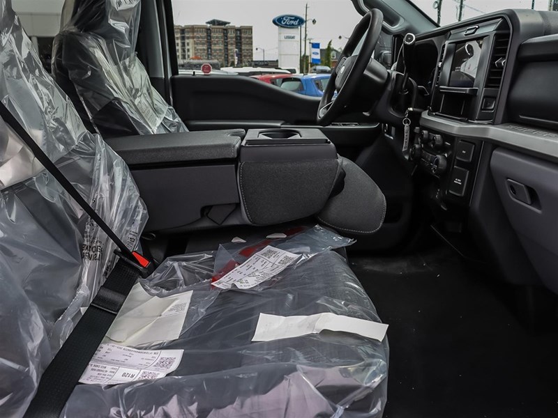 2025 FORD F-350 XLT 4WD CREW CAB 6.75' BOX