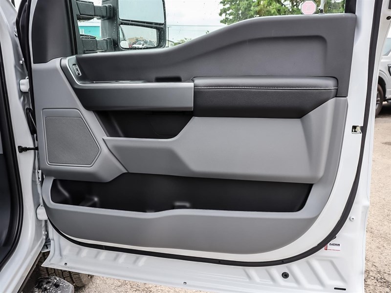 2025 FORD F-350 XLT 4WD CREW CAB 6.75' BOX