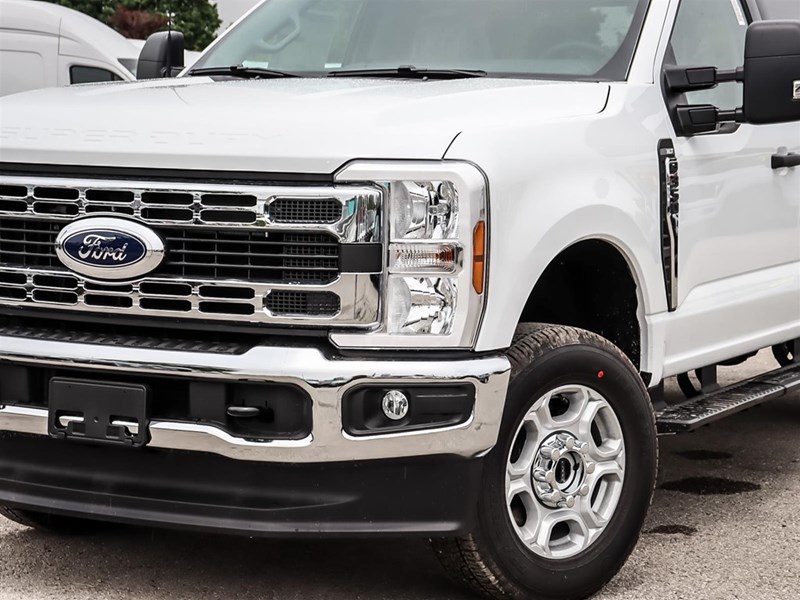2025 FORD F-350 XLT 4WD CREW CAB 6.75' BOX