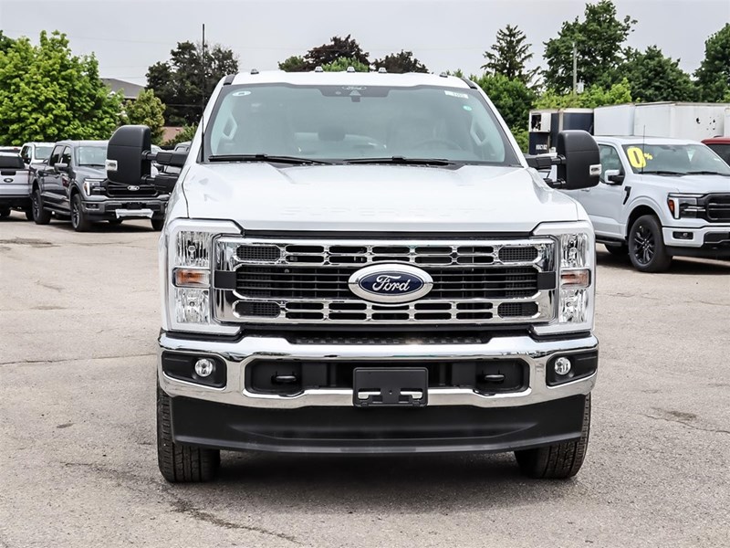 2025 FORD F-350 XLT 4WD CREW CAB 6.75' BOX
