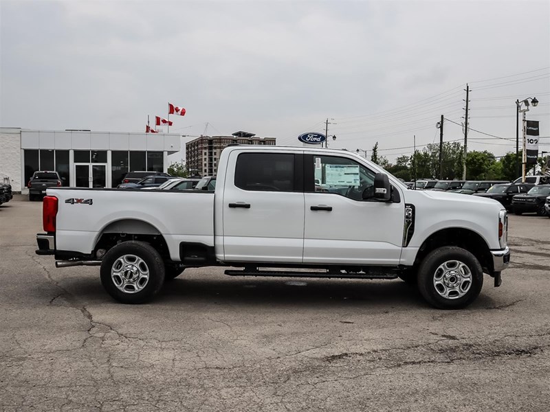 2025 FORD F-350 XLT 4WD CREW CAB 6.75' BOX