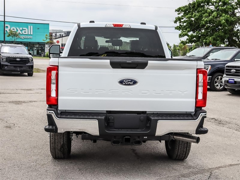 2025 FORD F-350 XLT 4WD CREW CAB 6.75' BOX