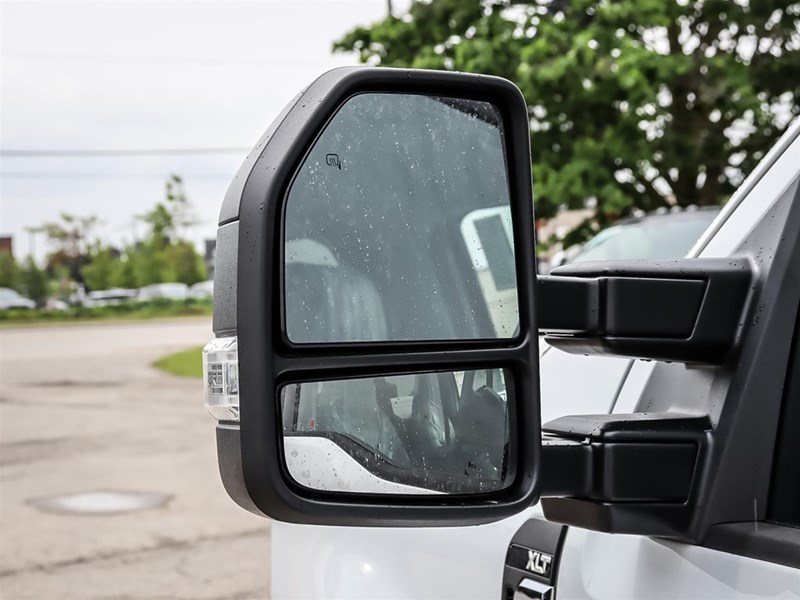 2025 FORD F-350 XLT 4WD CREW CAB 6.75' BOX
