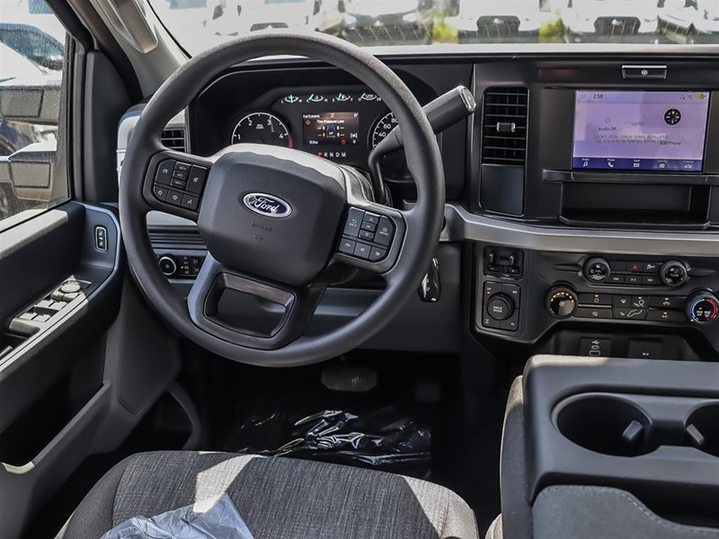 2025 FORD F-350 XLT 4WD CREW CAB 6.75' BOX