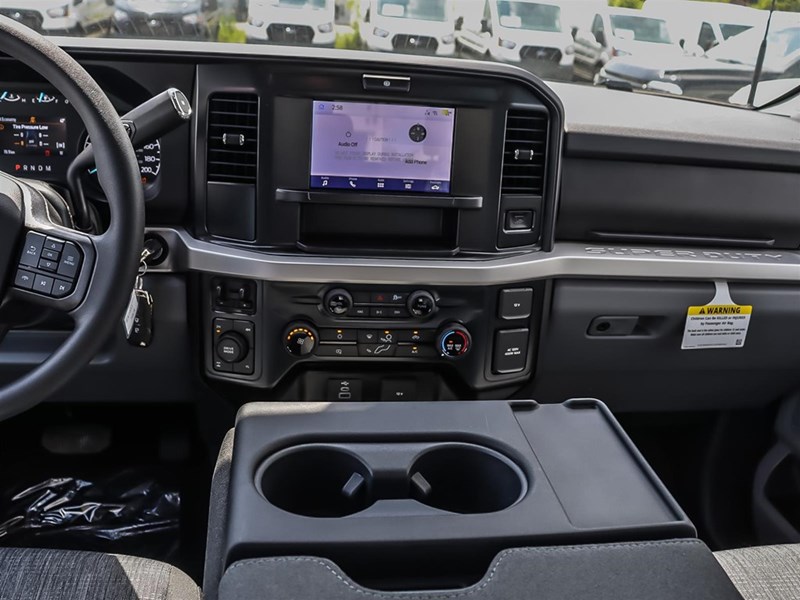 2025 FORD F-350 XLT 4WD CREW CAB 6.75' BOX