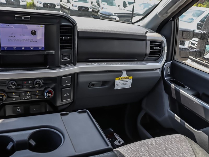 2025 FORD F-350 XLT 4WD CREW CAB 6.75' BOX