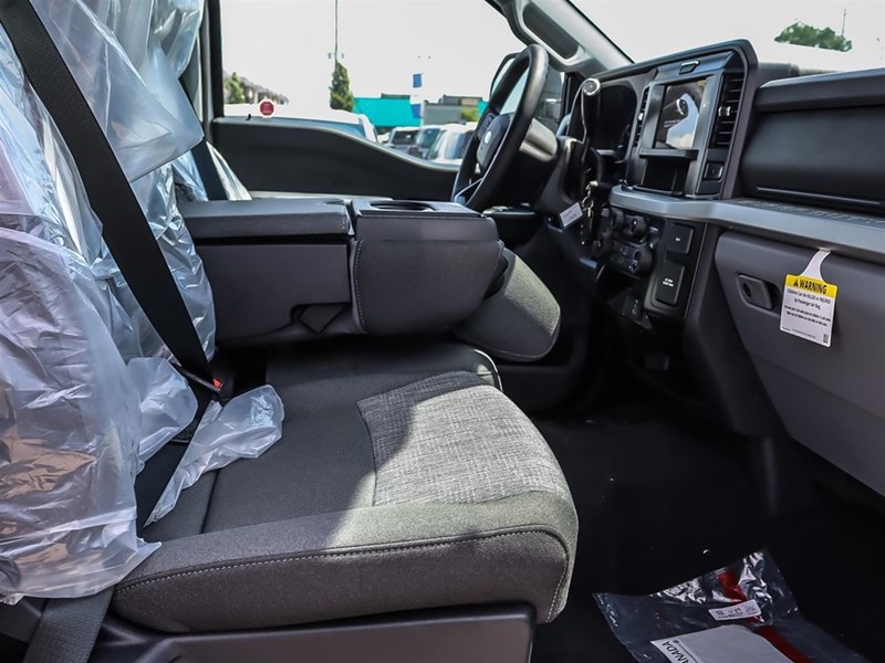 2025 FORD F-350 XLT 4WD CREW CAB 6.75' BOX