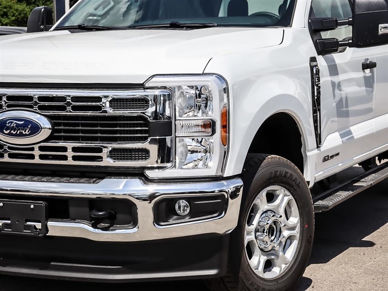 2025 FORD F-350 XLT 4WD CREW CAB 6.75' BOX