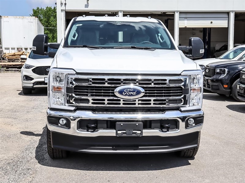 2025 FORD F-350 XLT 4WD CREW CAB 6.75' BOX