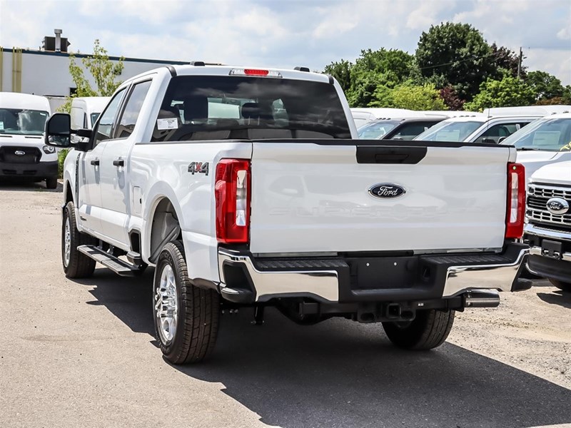 2025 FORD F-350 XLT 4WD CREW CAB 6.75' BOX