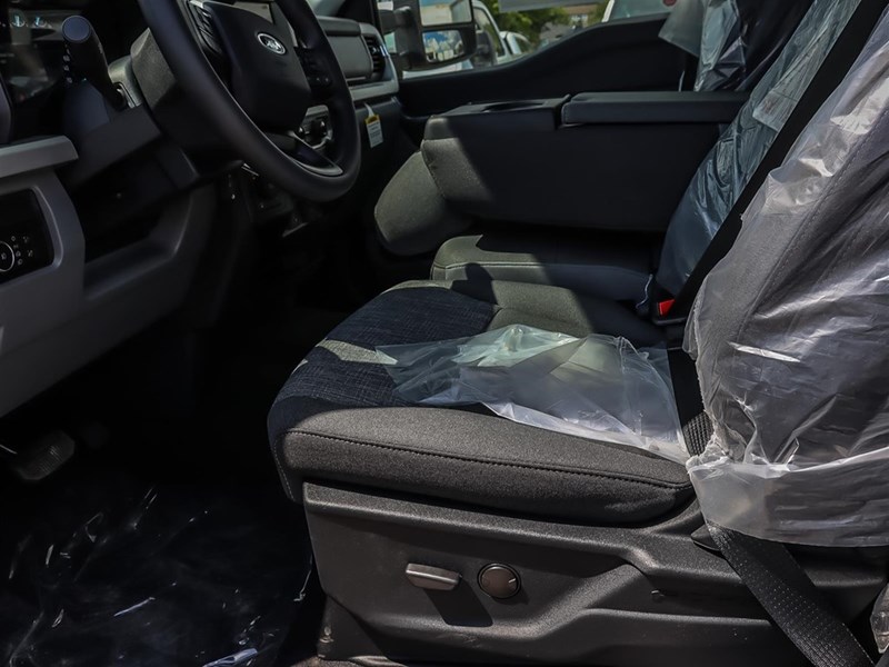 2025 FORD F-350 XLT 4WD CREW CAB 6.75' BOX