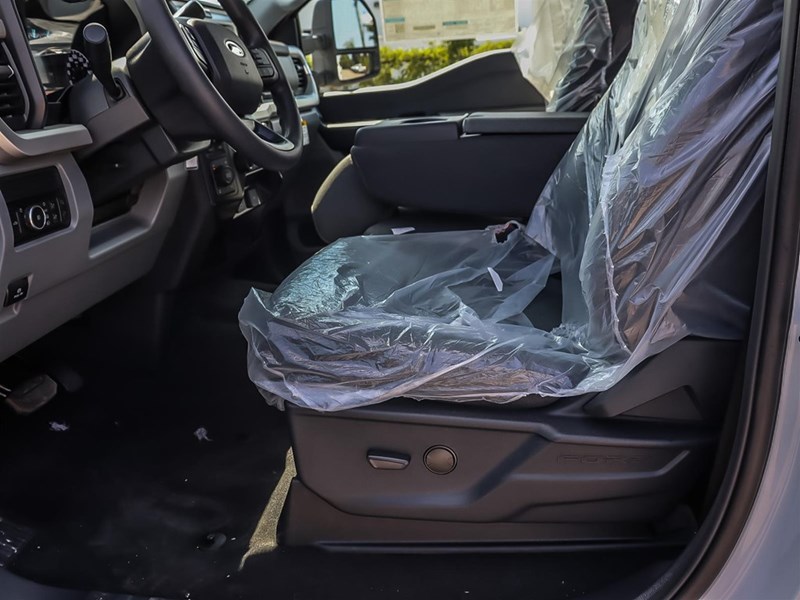 2025 FORD F-350 XLT 4WD CREW CAB 6.75' BOX