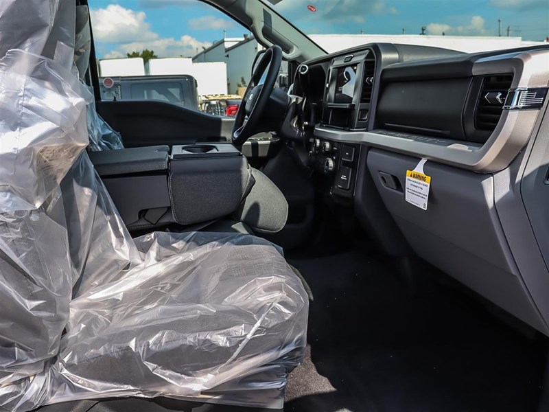 2025 FORD F-350 XLT 4WD CREW CAB 6.75' BOX