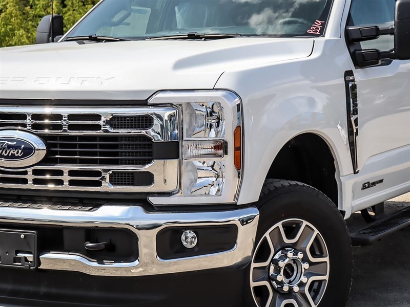 2025 FORD F-350 XLT 4WD CREW CAB 6.75' BOX