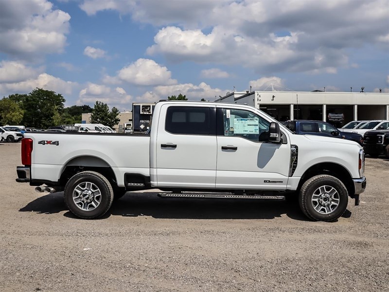 2025 FORD F-350 XLT 4WD CREW CAB 6.75' BOX