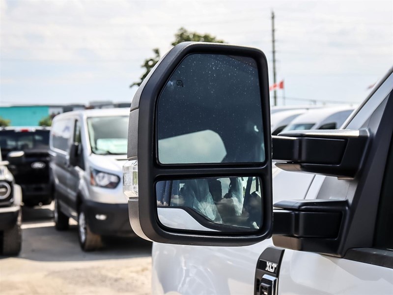 2025 FORD F-350 XLT 4WD CREW CAB 6.75' BOX