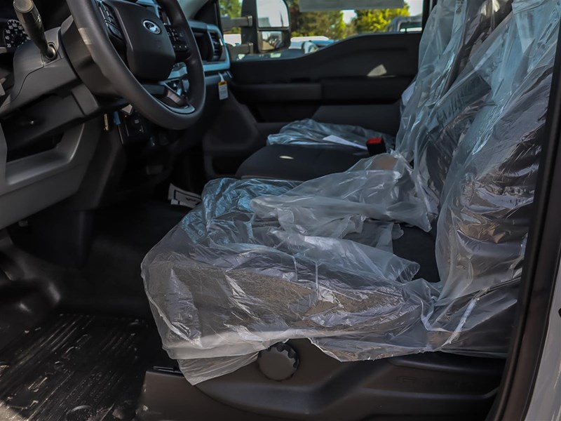 2025 FORD SUPER DUTY F-550 DRW XL 4WD REG CAB 145