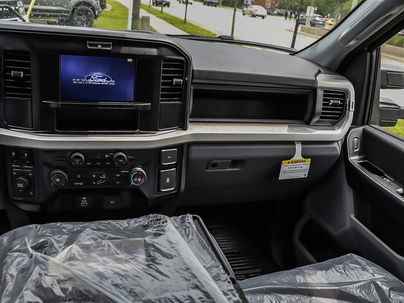 2025 FORD SUPER DUTY F-550 DRW XL 4WD CREW CAB 179