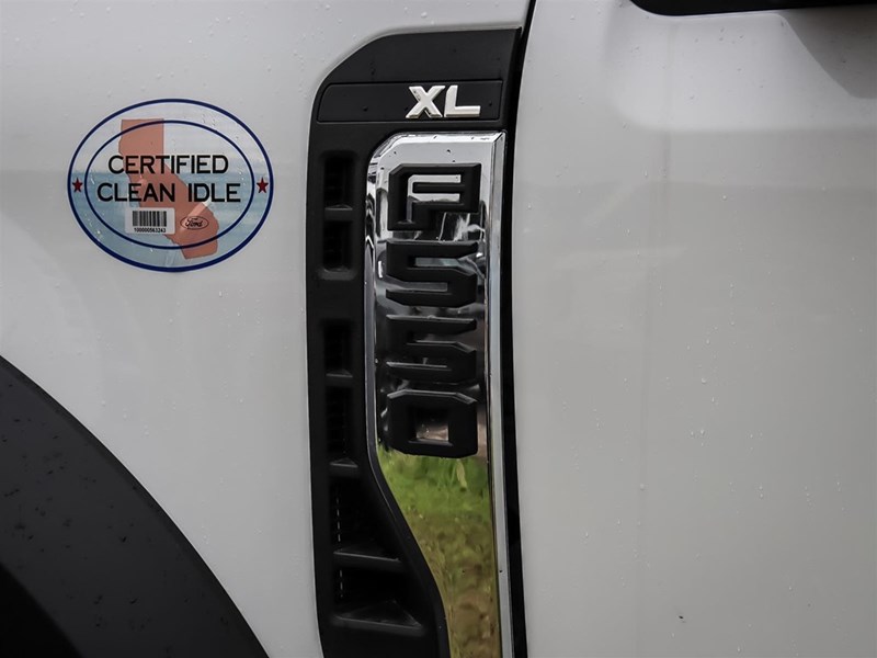 2025 FORD SUPER DUTY F-550 DRW XL 4WD CREW CAB 179