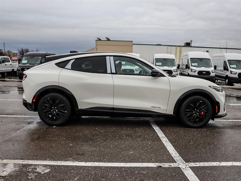 2025 Ford Mustang Mach-E Premium AWD