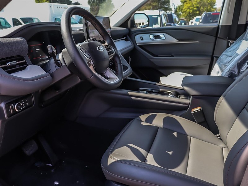 2026 Ford Explorer Active W/200A Pkg 4WD