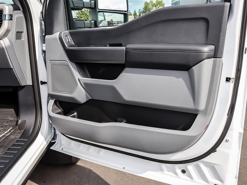 2026 FORD F-350 XLT 4WD CREW CAB 8' BOX