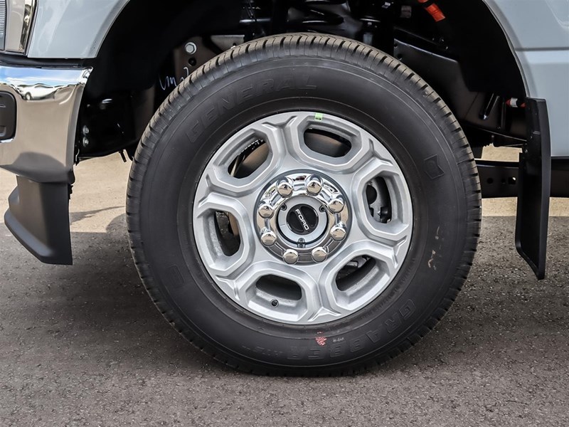 2026 FORD F-350 XLT 4WD CREW CAB 8' BOX